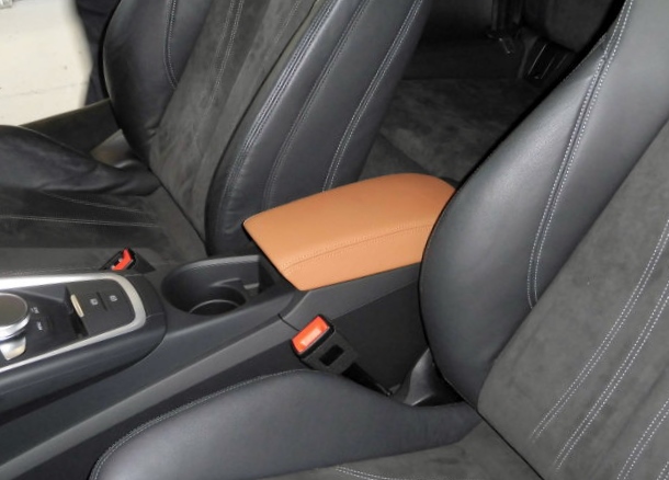 AUDI アウディ TT 8S クーペ 純正センターアームレスト＆ドア