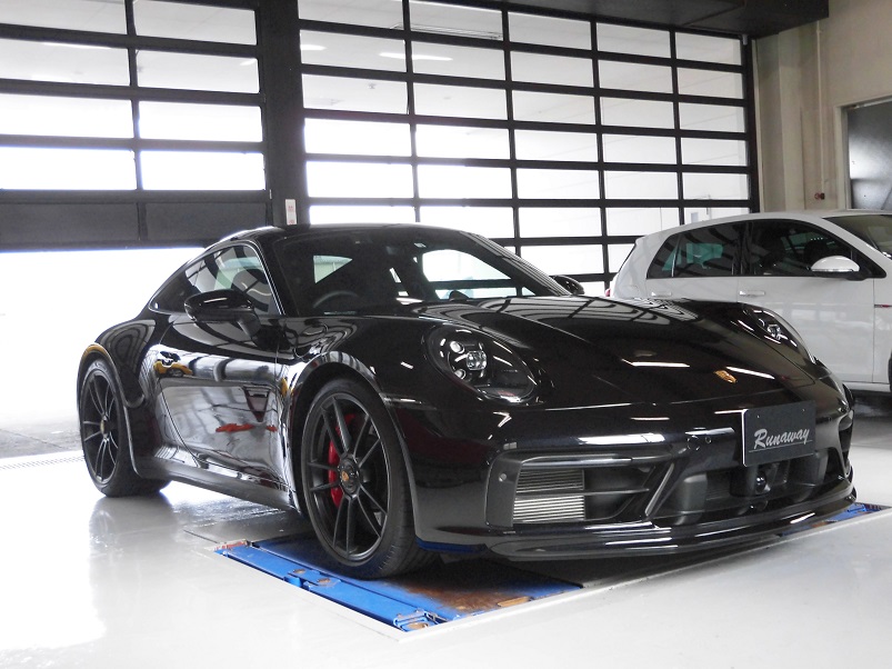 PORSCHE ポルシェ 992 カレラ GTS アクラポビッチ（AKRAPOVIC