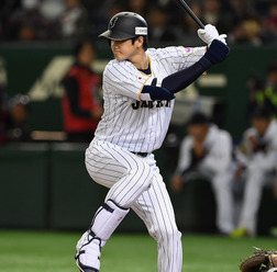 侍ジャパン・大谷翔平、前代未聞の衝撃の打球…ボールが天井に飛び込ん