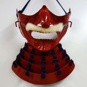 面頬 (鉄製 烈勢面) 赤塗り紺糸 即納可能品 - サムライストア SAMURAI