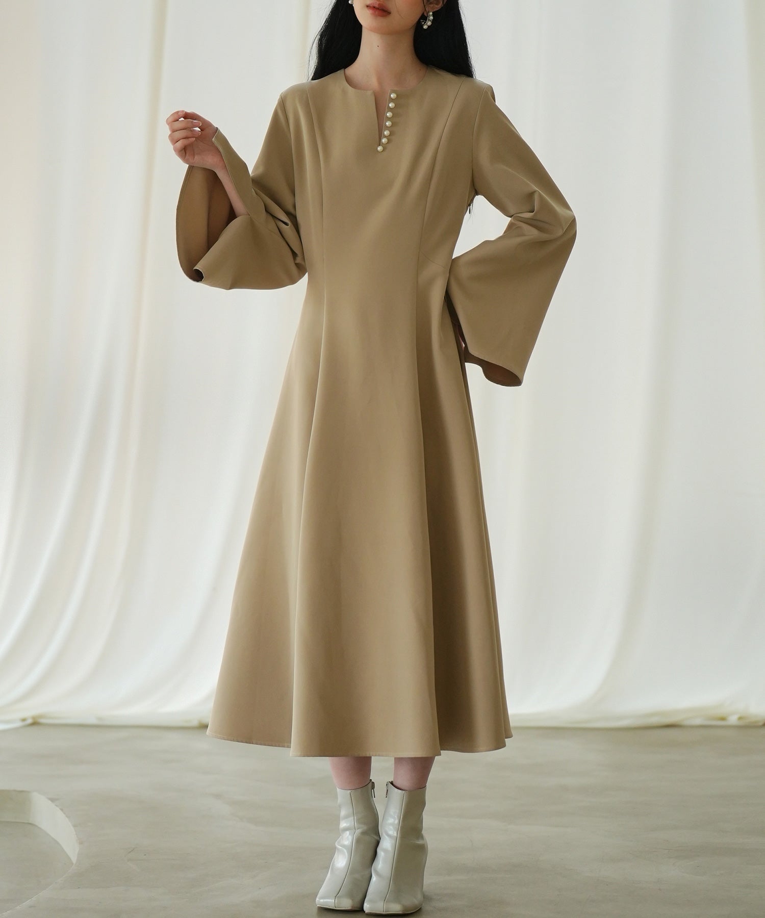 パール付きキーネックフレアワンピースsdp0106 ベージュ – [公式