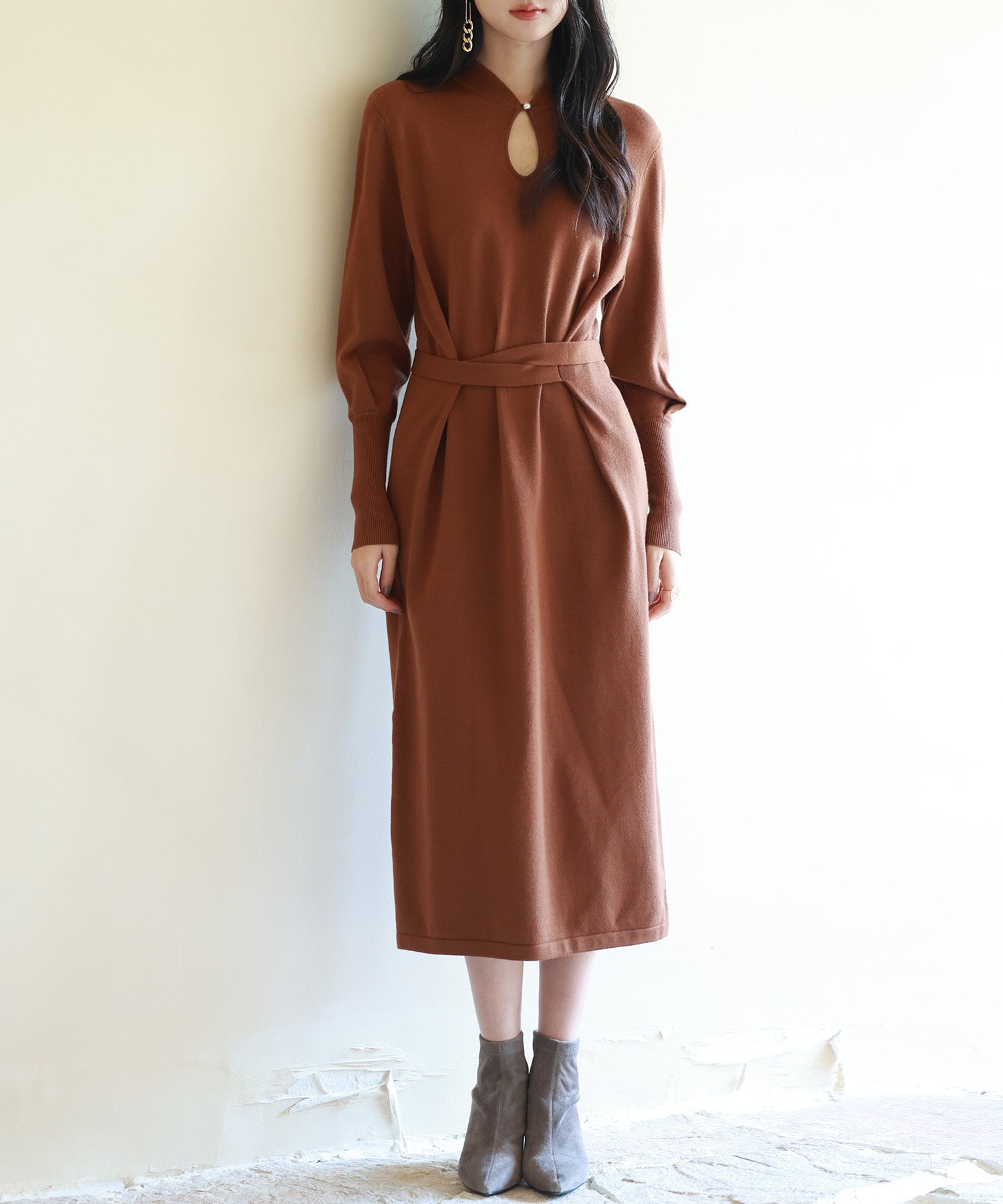 ハイゲージ編み長袖ニットワンピース ブラウン – [公式]SAISON DE