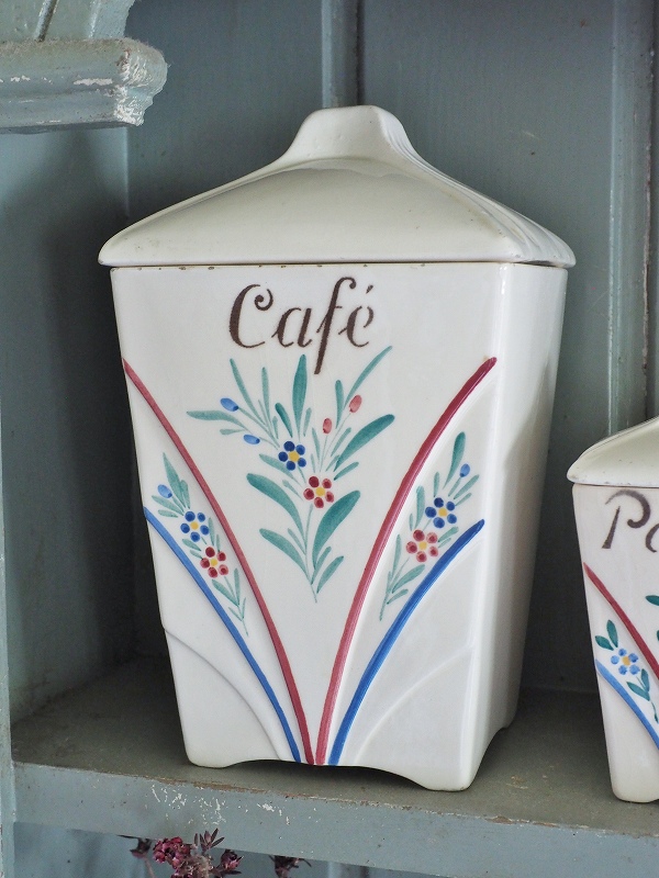 フランスデザインが素敵な陶器製キャニスター3個セットはかわいい