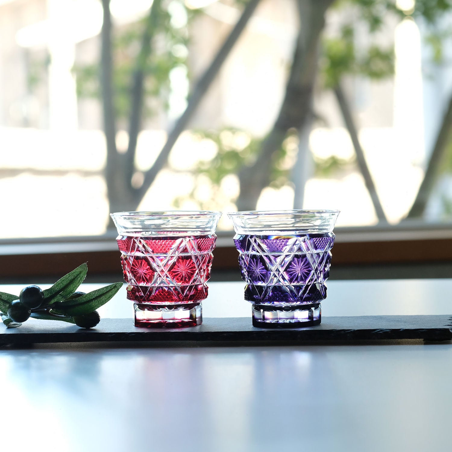 島津薩摩切子】 創作 冷酒グラス cut01金赤×島津紫セット – ㈱島津興業