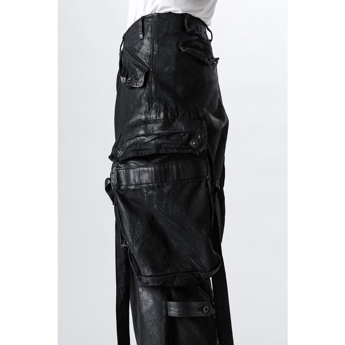 ユリウス JULIUS 12oz Coated Denim Wide Gasmask Cargo Pants（BLACK