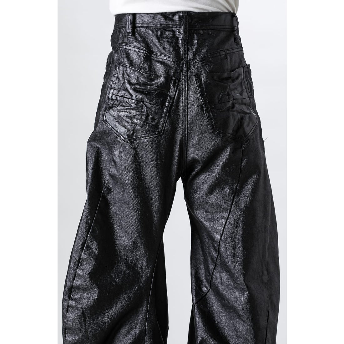 ユリウス JULIUS 10oz Coated Denim Curved Wide Pants（BLACK