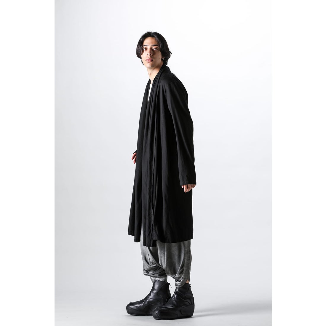 ユリウス JULIUS Rayon Cotton Cloth Drape Long Cardigan（BLACK