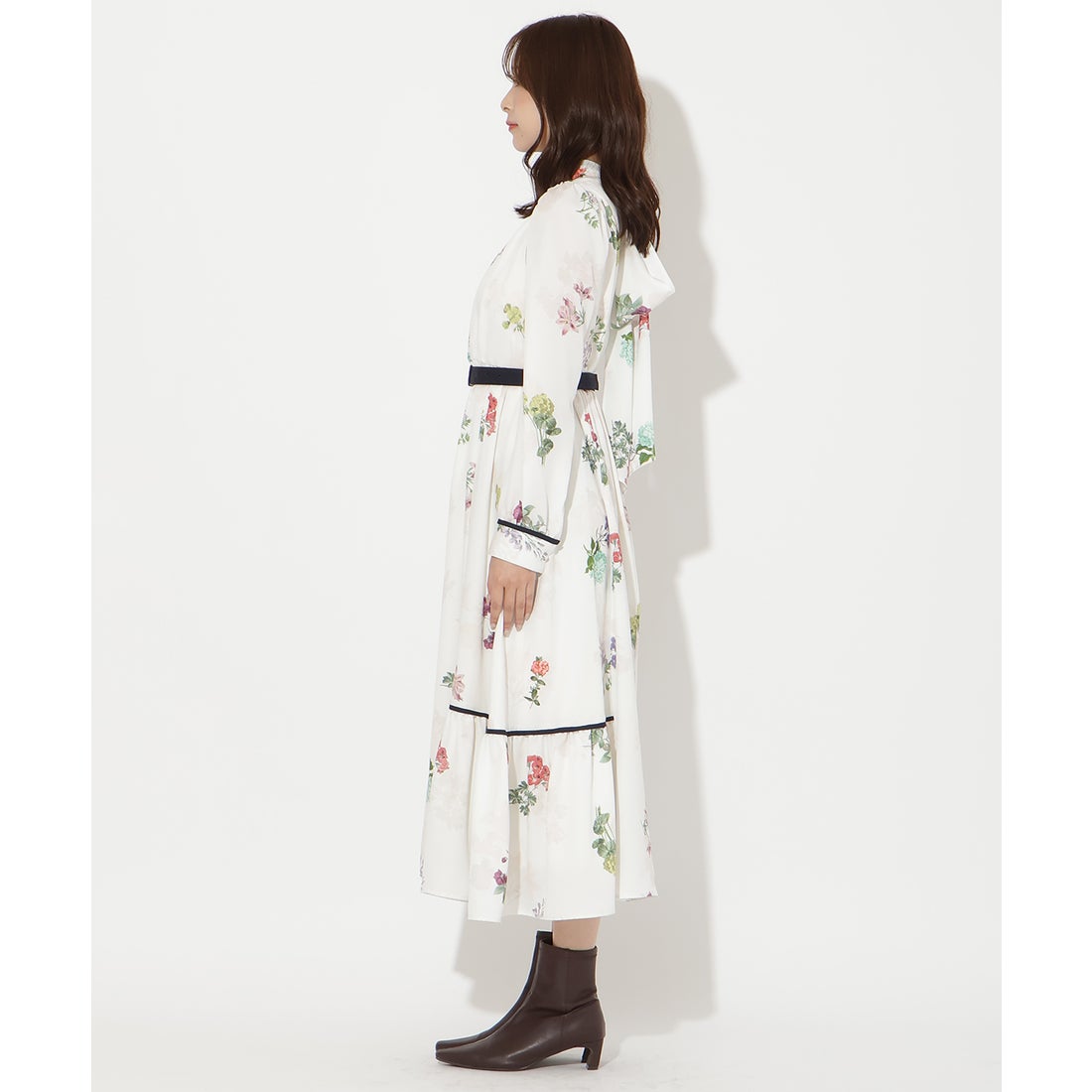 アンドクチュール AND COUTURE クラシックフラワーワンピース （白系花