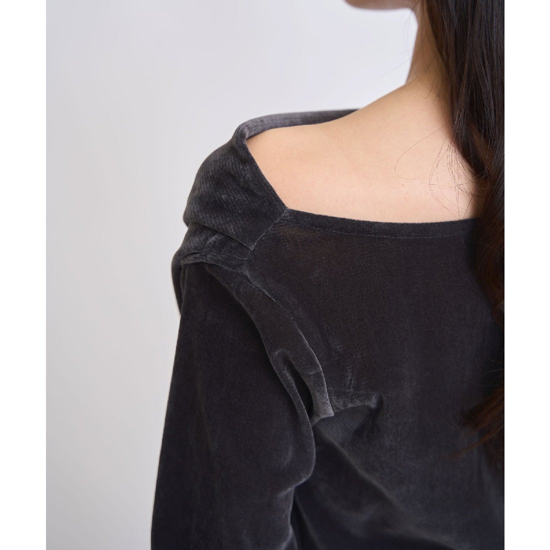 ノエラ NOELA 【新色追加】ベロアドレープトップス （チャコールグレー
