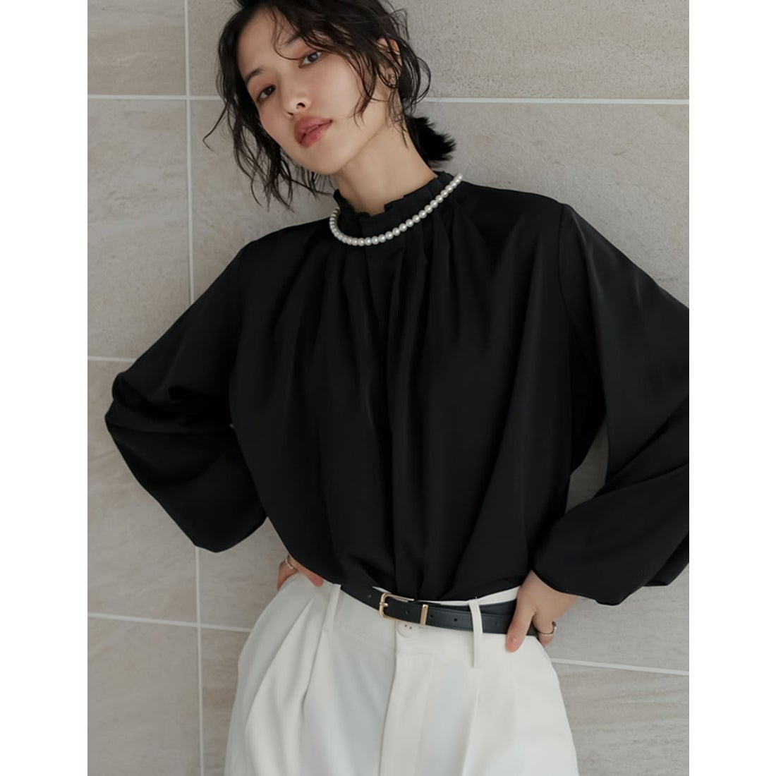 リエディ Re:EDIT 襟タックスタンドカラーブラウス （ブラック） -靴