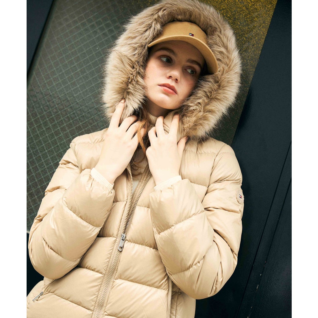 トミー ヒルフィガー TOMMY HILFIGER イミテーションファー付きグロス