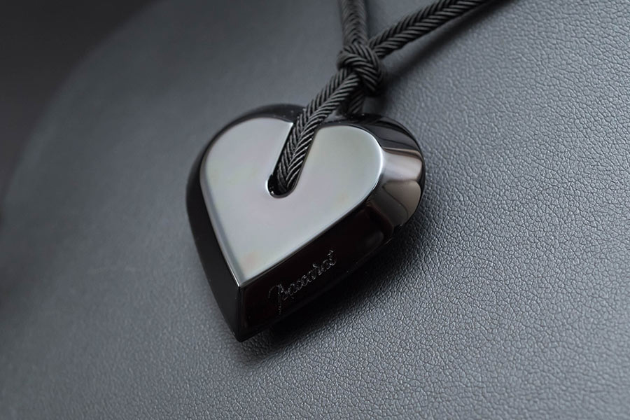 バカラ アラフォリ クリスタル ハート ペンダント（ブラック）を