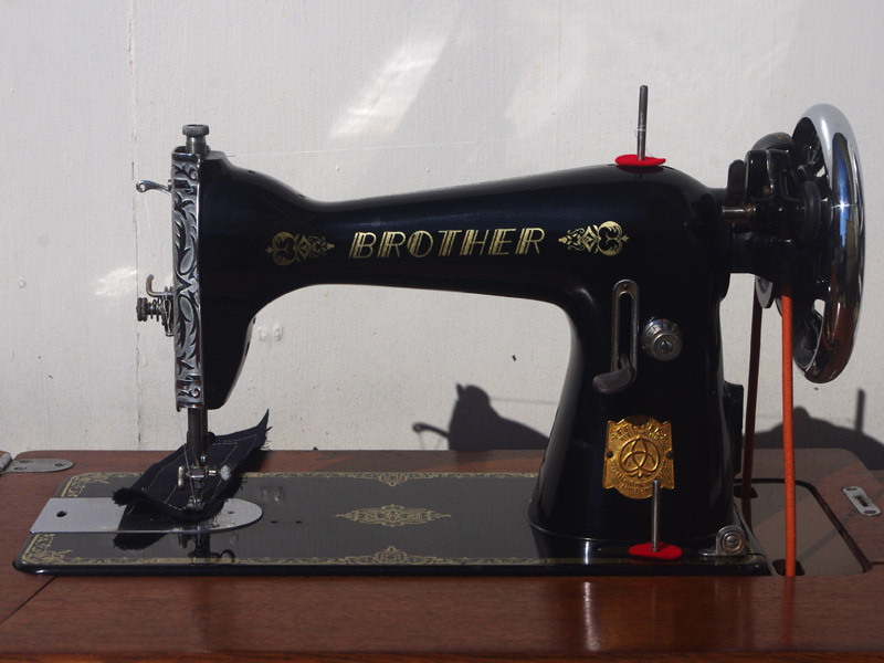 No.693 Brother ブラザー製 家庭用足踏みミシン：アンティークミシン
