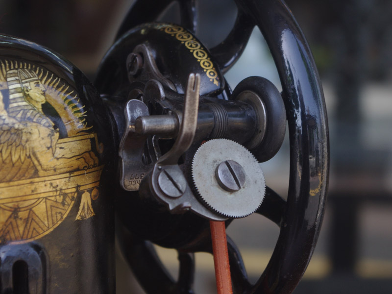 No.717 SINGER 15 シンガー製 鋳物網脚の足踏みミシン：アンティーク