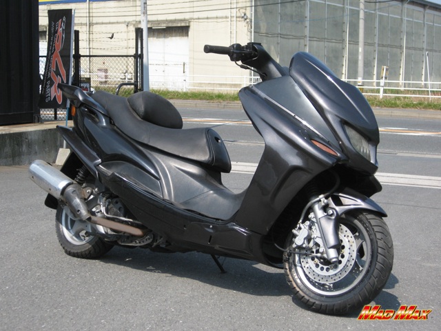 マジェスティ125 カスタム外装セット ガンメタ [株式会社マッドマックス]