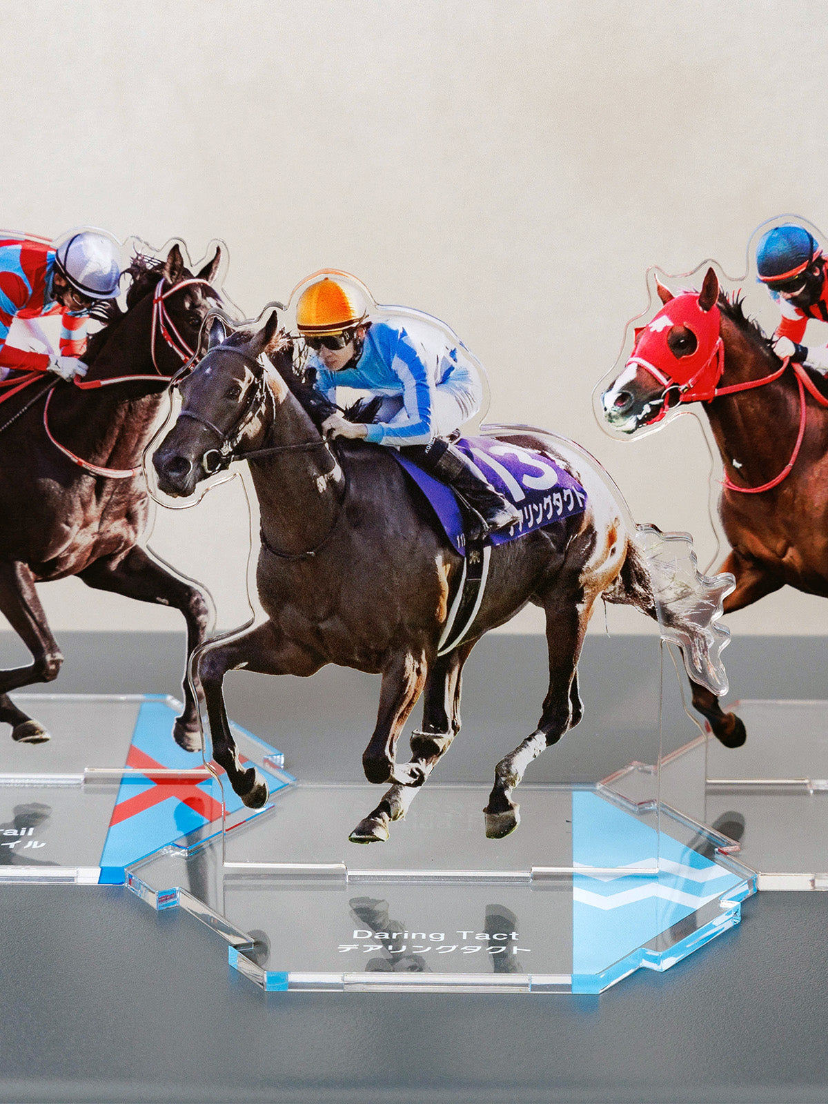 デアリングタクト【つなげるアクリルスタンド38】｜netkeiba