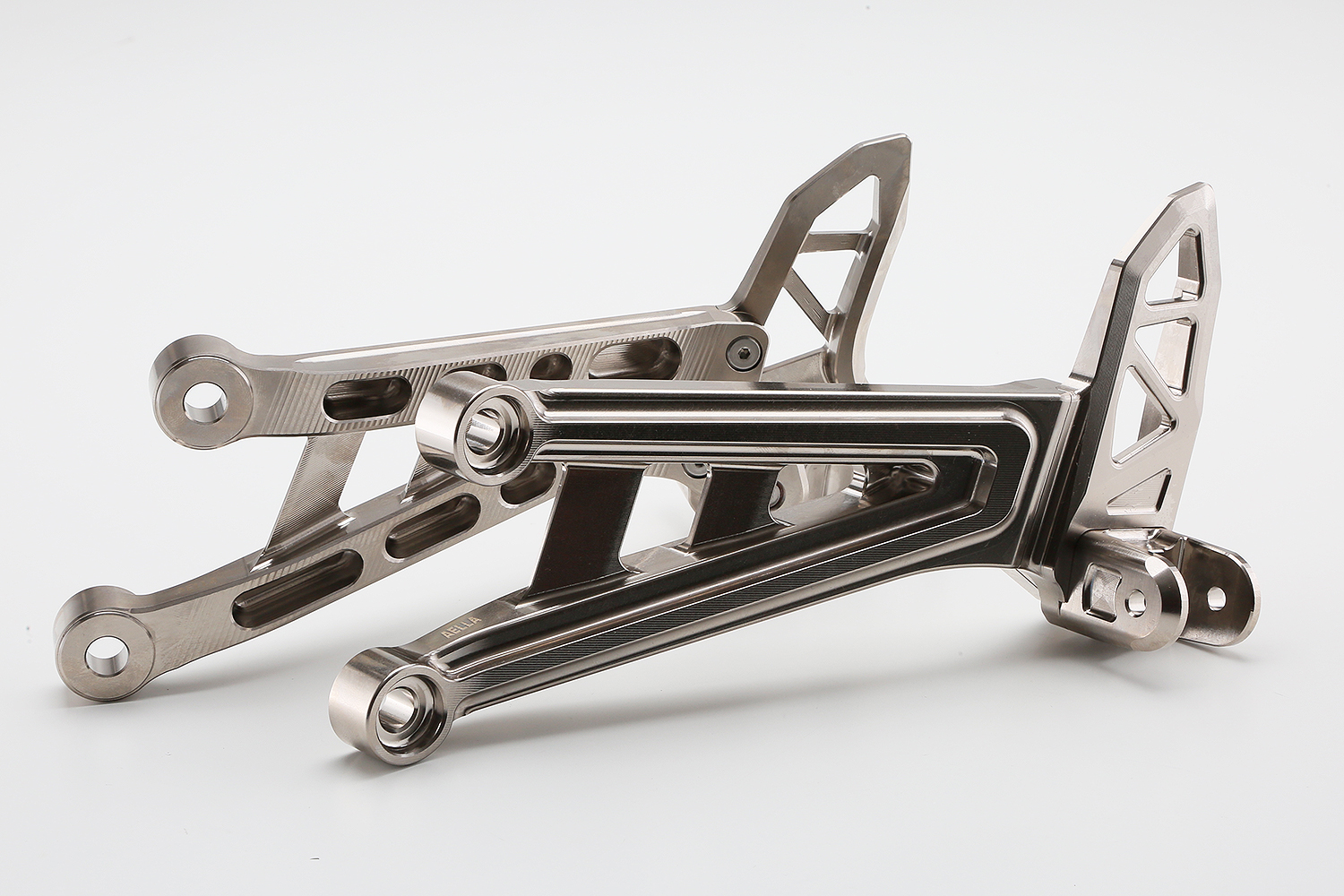 アルミ削り出しタンデムステップブラケット(Kawasaki Z900RS)無電解