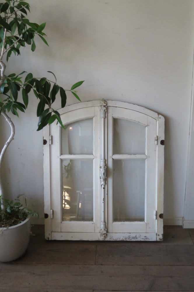 フランスアンティーク 窓枠 ウインドウフレーム 白 アーチ型 グレモン