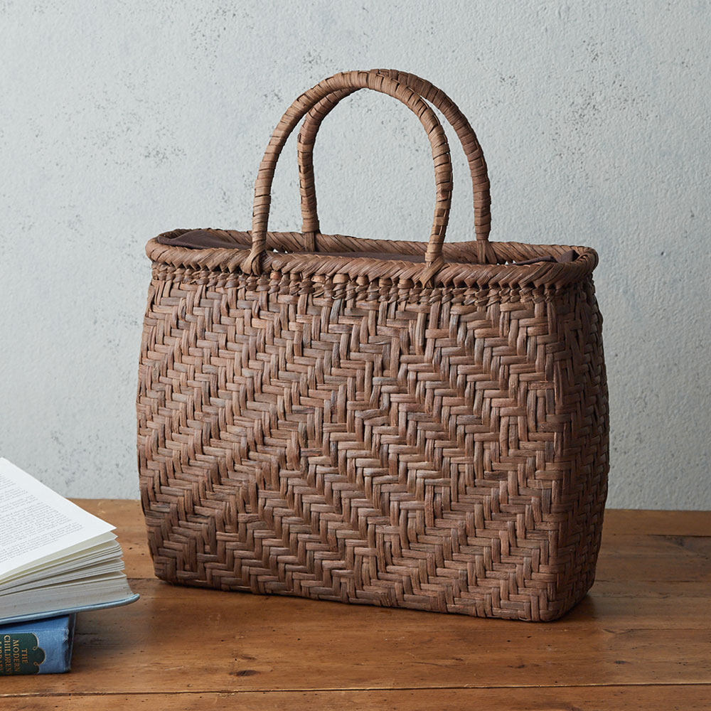 戸田寒風さんの山ぶどう籠バッグ 交差網代編み: ファッション