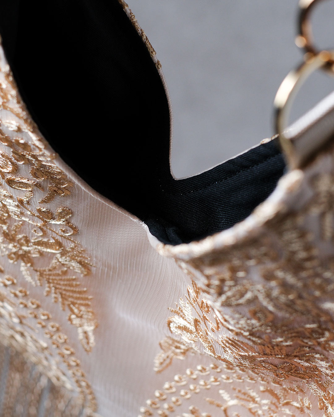 受注商品】Triangle Tote - トライアングルトート - Beige – little