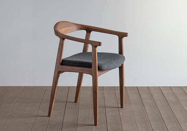 オメガ アームチェア (樹種ウォールナット 張地ランクAランク) | シキ