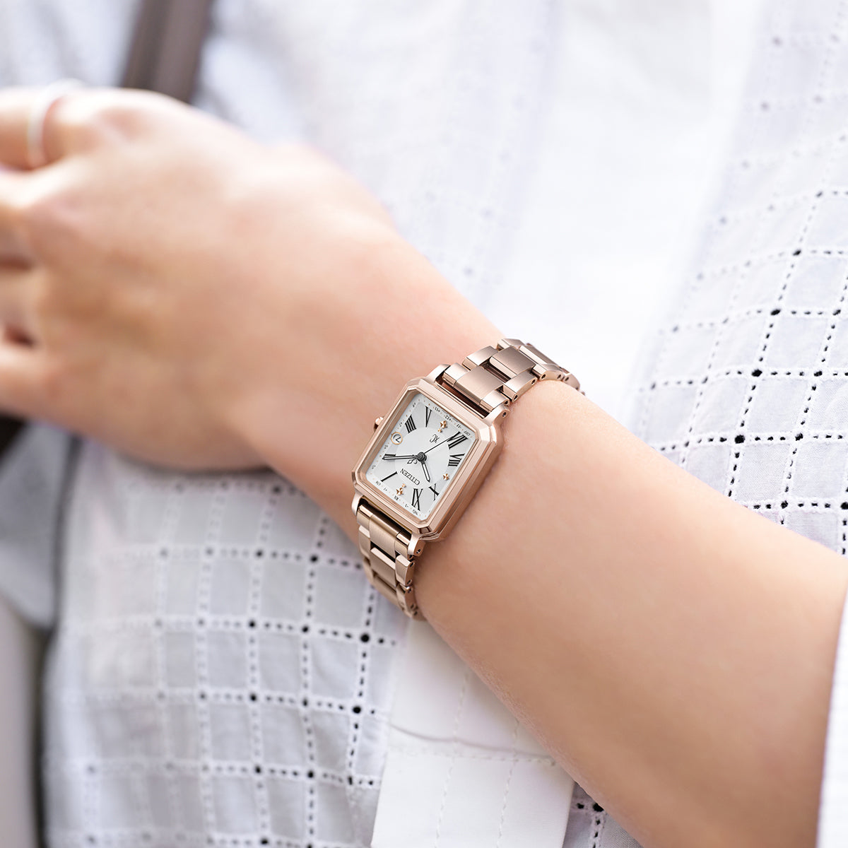 シチズン クロスシー ヒカリコレクション スクエア2wayモデル ES9506