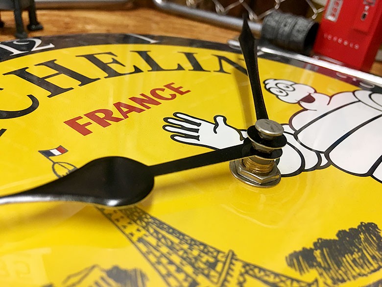 E1 ミシュラン ビバンダム 缶バッジ風 時計 [ 掛け時計 置き時計 2WAY