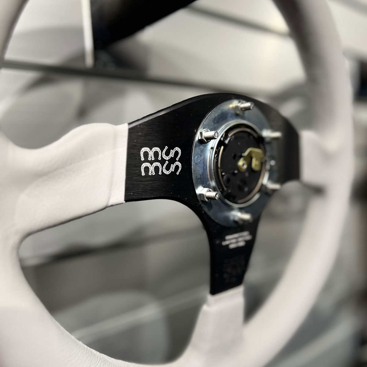 MOMO（モモ） ステアリング コンペティション350 ジャパン リミテッド