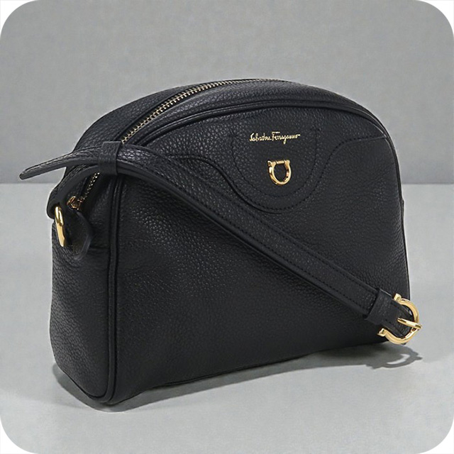 FERRAGAMO（フェラガモ） 中古 ショルダーバッグ レディース ブランド