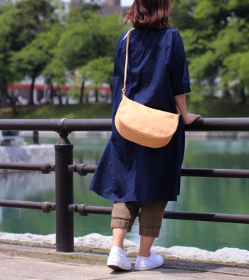 IL BISONTE（イルビゾンテ） バッグ ショルダーバッグ 三日月