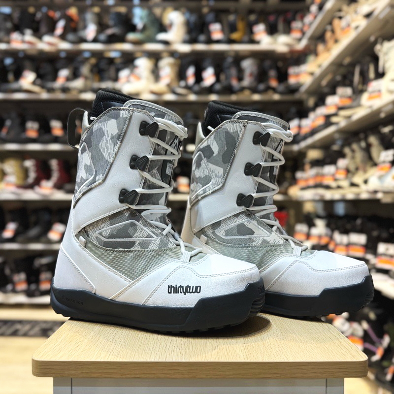 ラスト1点】 【OUTLET】24-25 THIRTYTWO LIGHT JP カラー:WHITE GREY