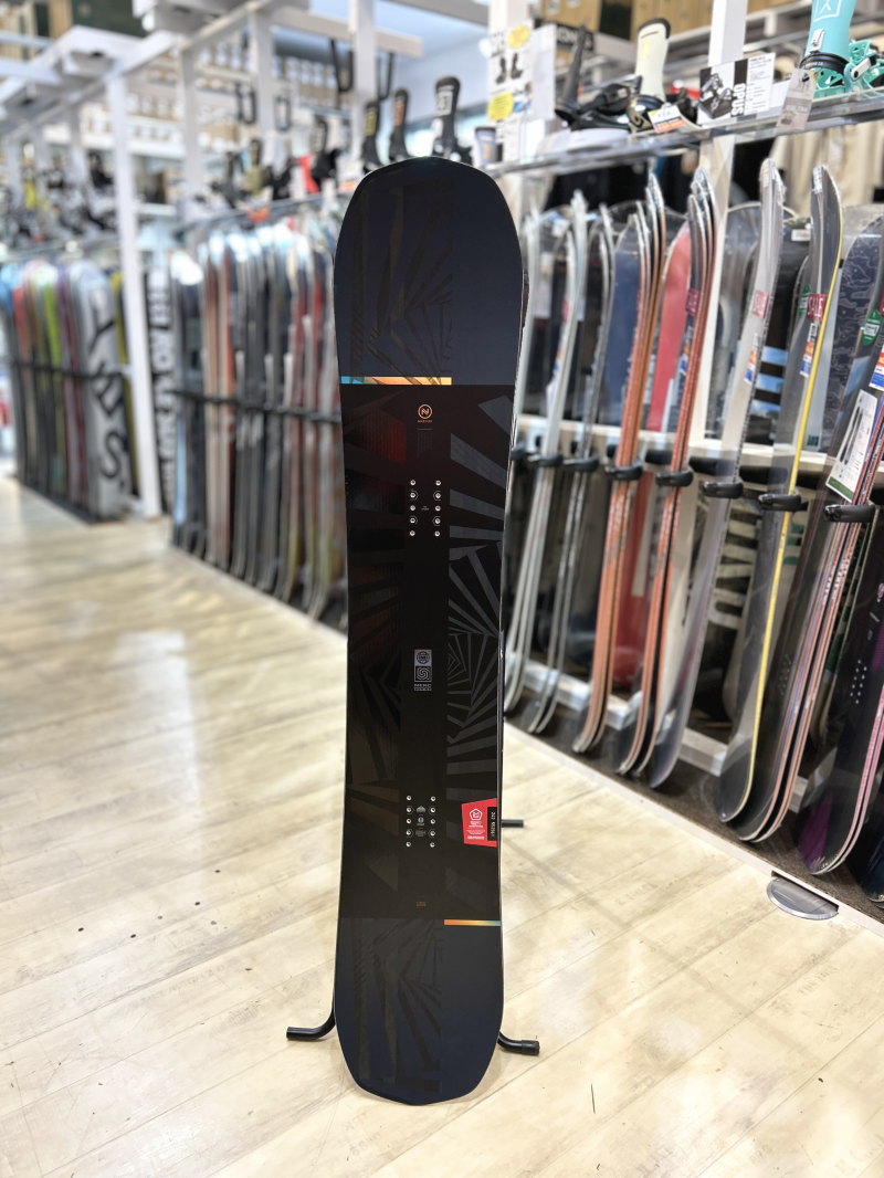 即納】 メンズ スノーボード 板 型落ち NIDECKER MERC 156cm 23-24