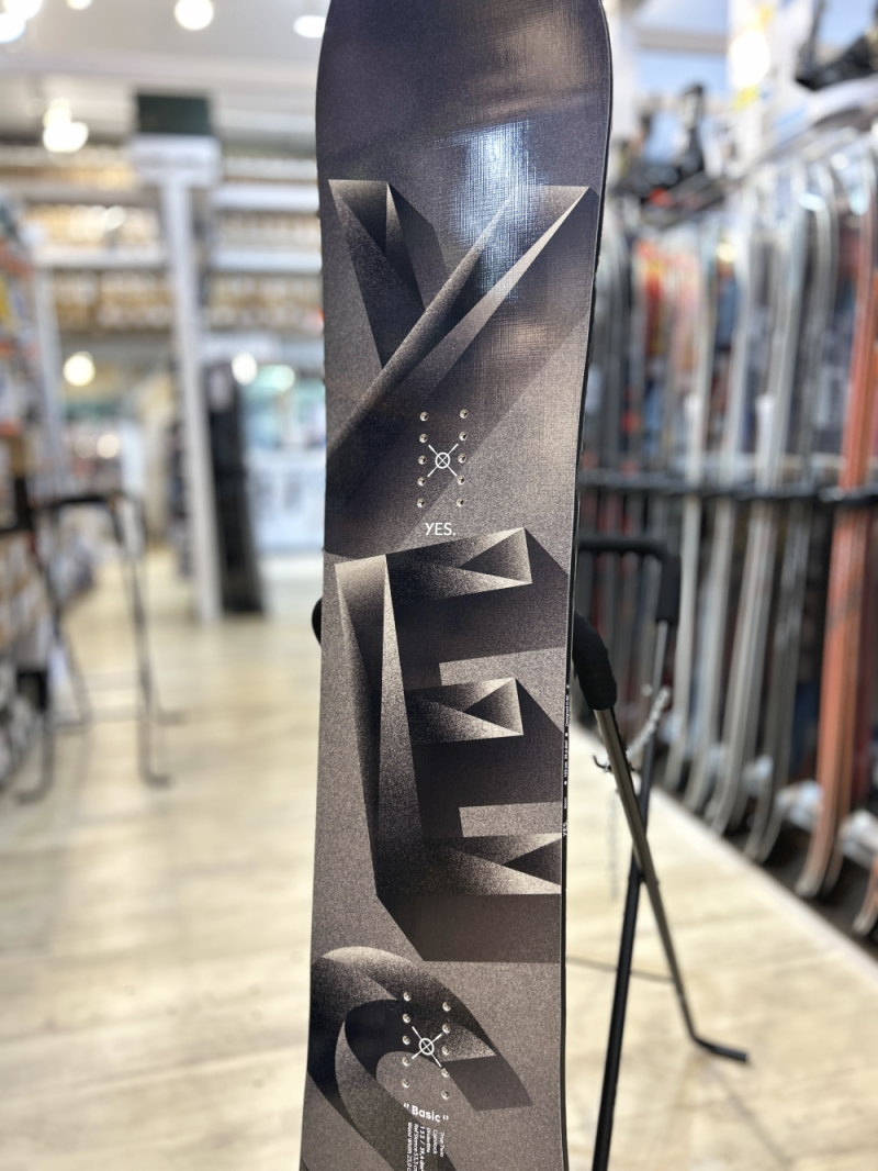 ラスト1点】メンズ スノーボード 板 型落ち YES BASIC ソール:BLK