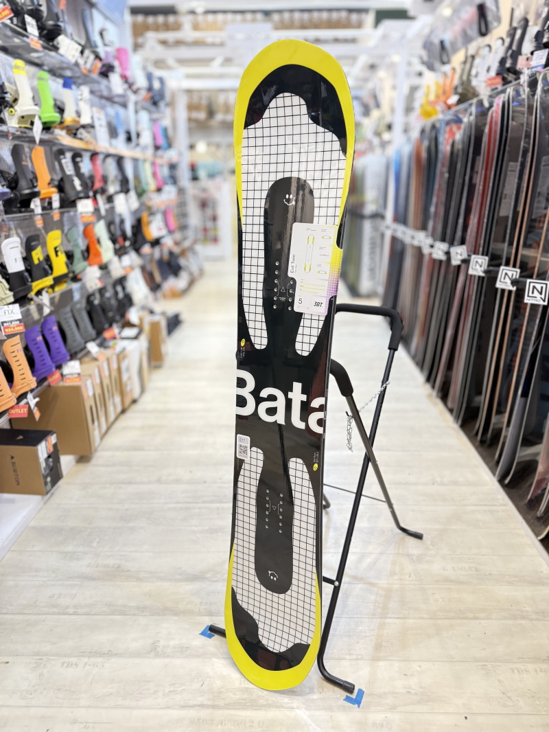 即納】 メンズ スノーボード 板 型落ち Bataleon Evil Twin 154cm 24
