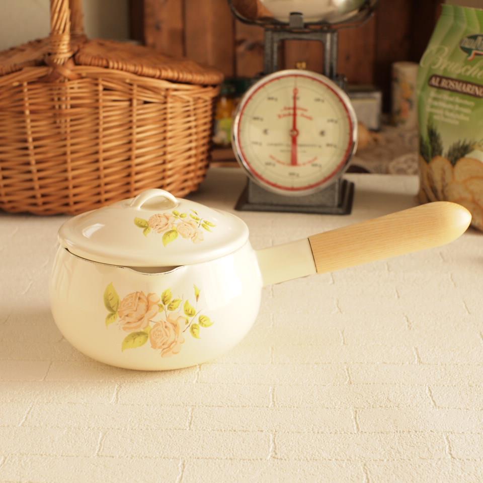 イマン ダイアナローズ 小魔女の片手鍋 ホーロー ミルクパン