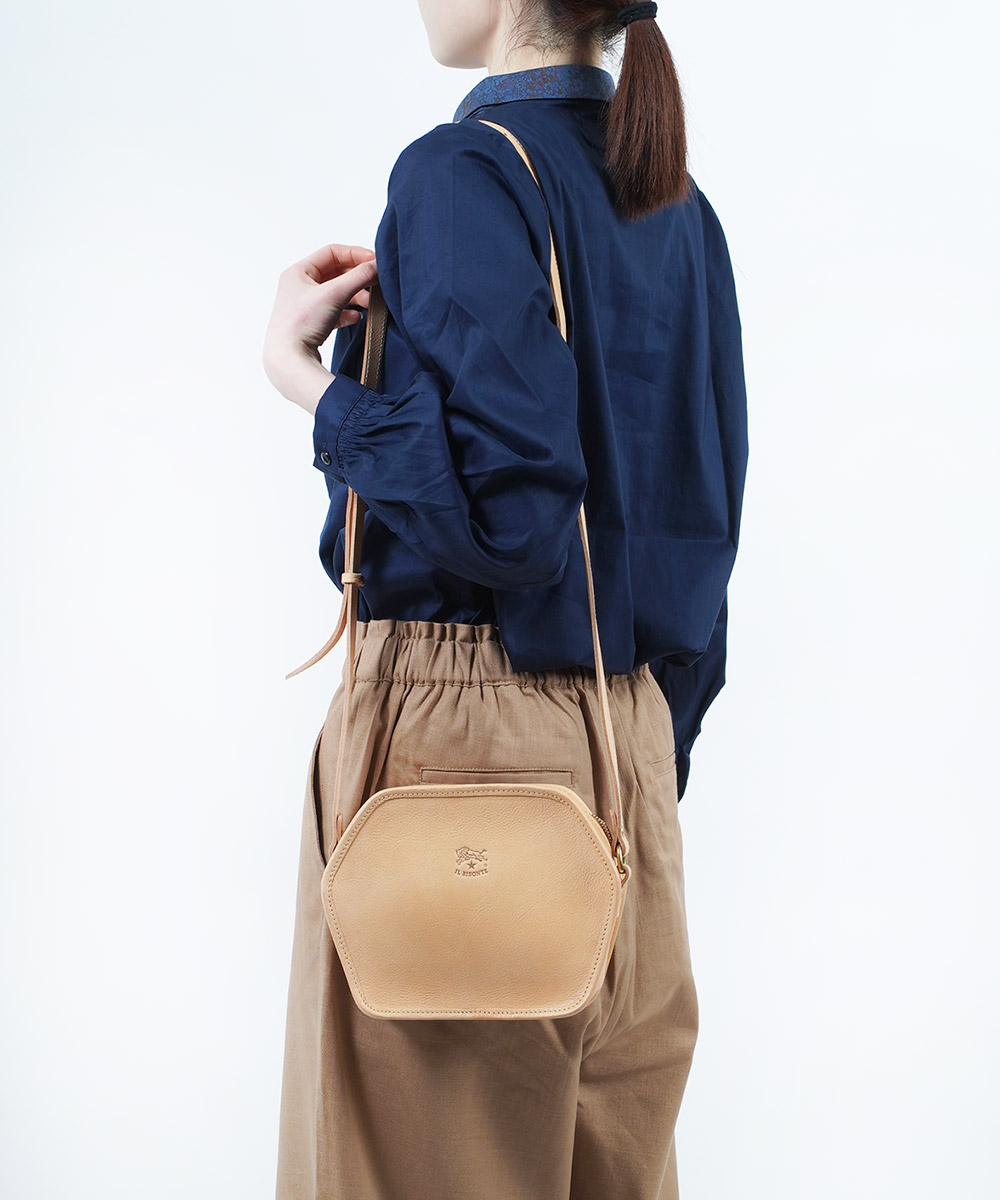 IL BISONTE（イルビゾンテ） クロスボディバッグ ショルダーバッグ