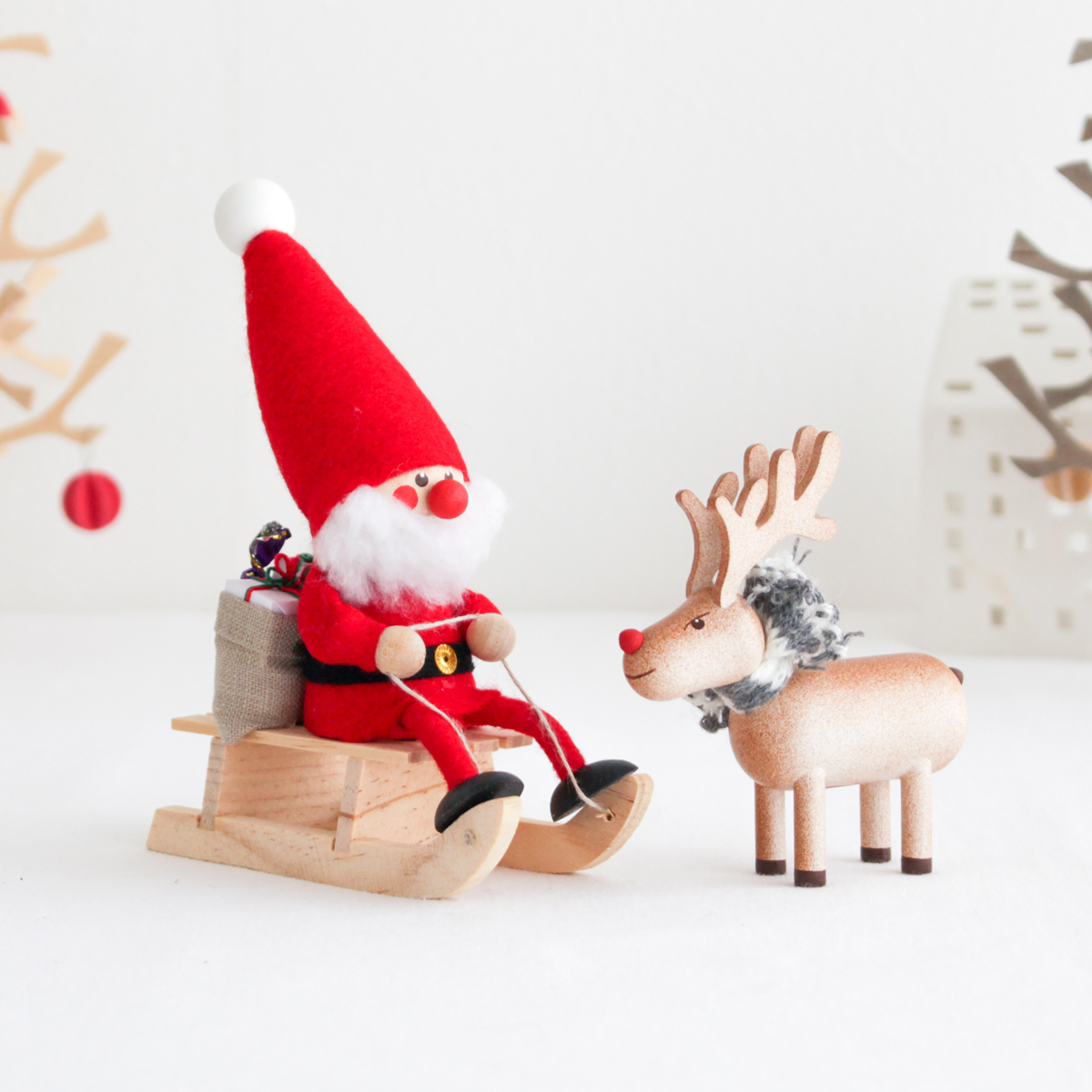 今季完売】ノルディカニッセ そりに乗ったサンタ ＋ トナカイ セット 2