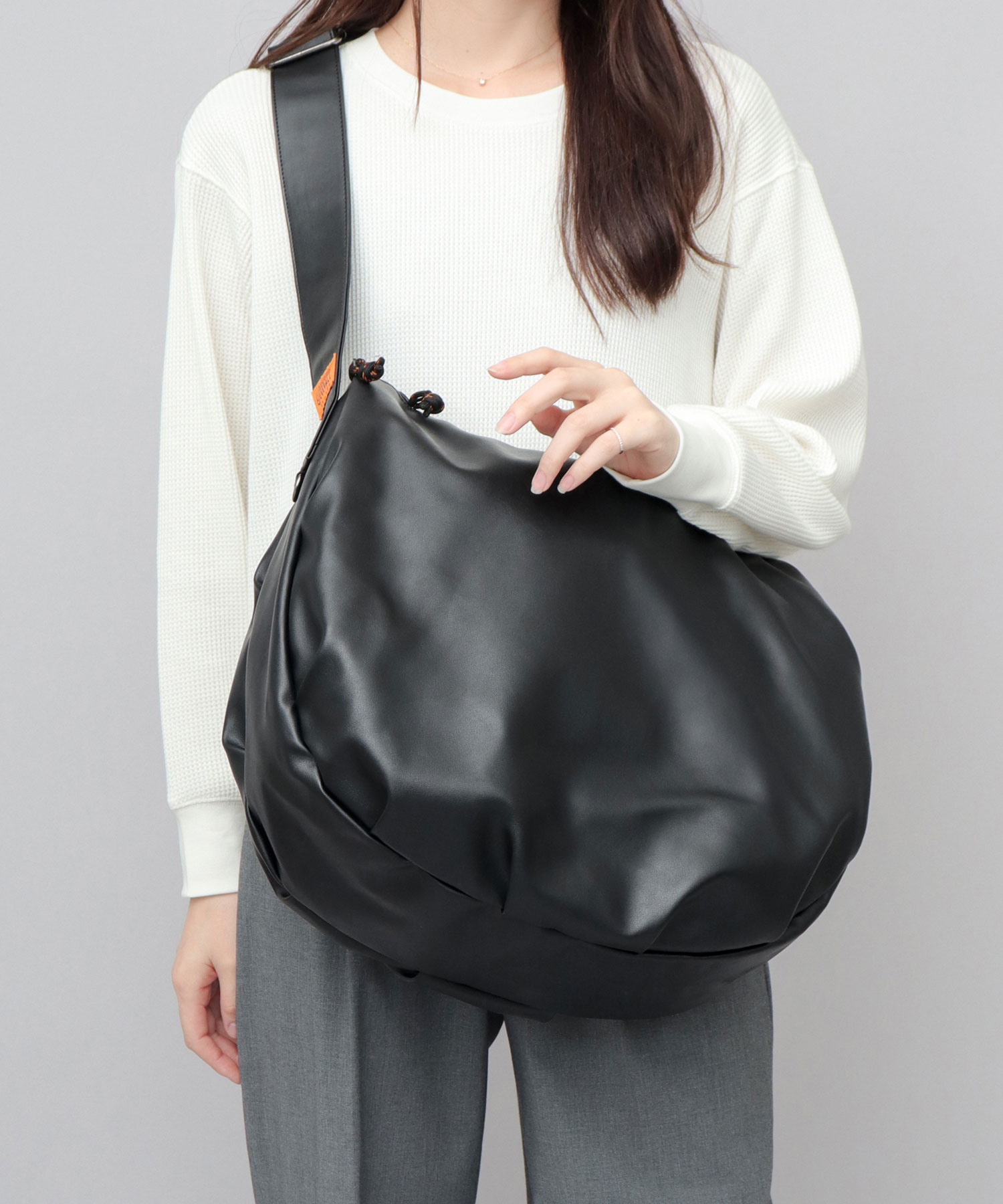 三日月型バッグ（メンズショルダーバッグ）｜バッグ | ファッション の