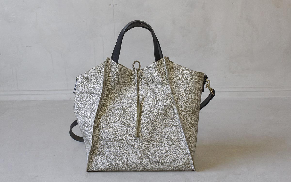 ikot（イコット） クラッキングレザー 六角形2WAYトートバッグ