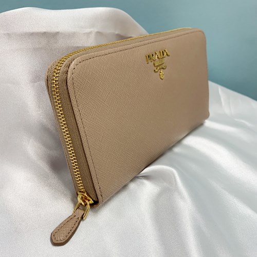 PRADA（プラダ） 財布 ロゴ サフィアーノレザー ジップアラウンド長