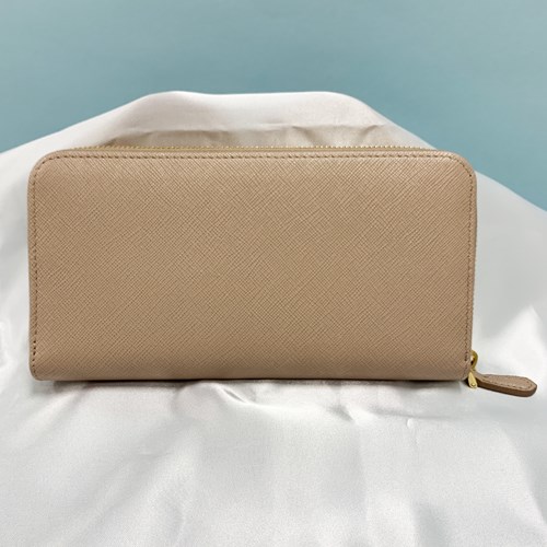 PRADA（プラダ） 財布 ロゴ サフィアーノレザー ジップアラウンド長