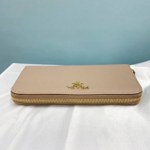 PRADA（プラダ） 財布 ロゴ サフィアーノレザー ジップアラウンド長