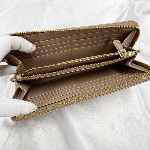 PRADA（プラダ） 財布 ロゴ サフィアーノレザー ジップアラウンド長