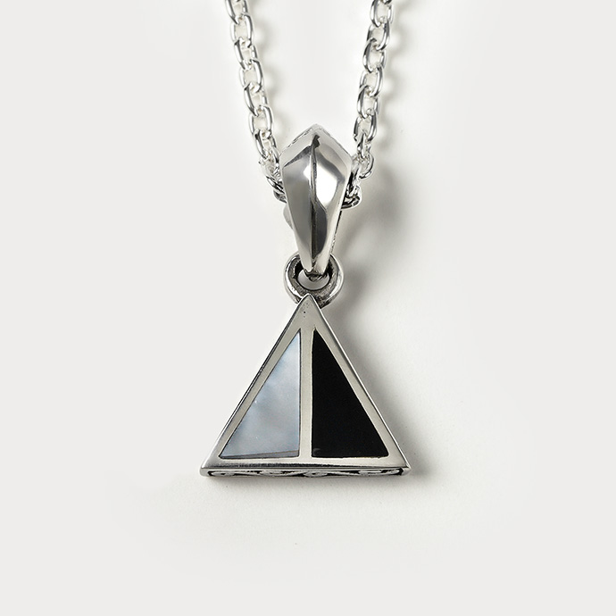Binich（ビニッチ） 三角 トライアングル ネックレス ペンダントトップ