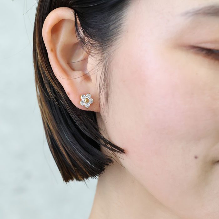 BLUE LEAF（ブルーリーフ） ピアス フラワー 花 小ぶり 小さめ