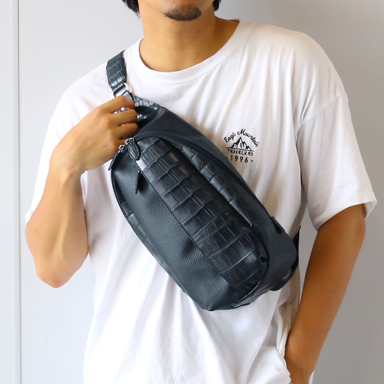 sankyo shokai（三京商会） 牛革 クロコダイル ボディバッグ マット 型