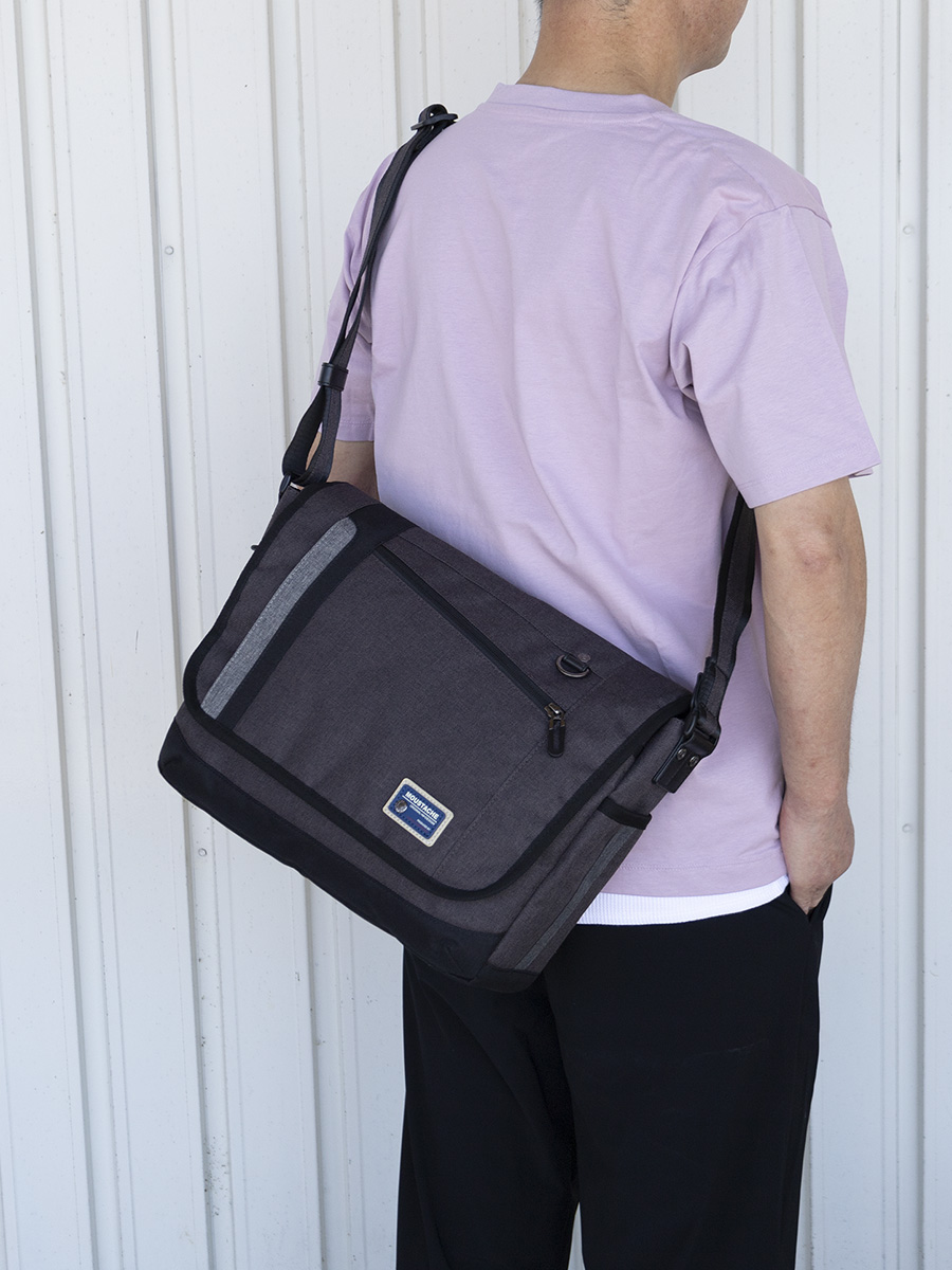 MOUSTACHE（ムスタッシュ） ショルダーバッグ メンズ 斜めがけ a4 横型