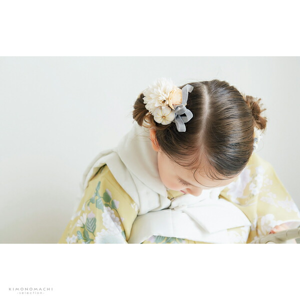 七五三 着物 3歳 女の子 被布セット KOHARU 「白、淡黄色 菊、四季花の