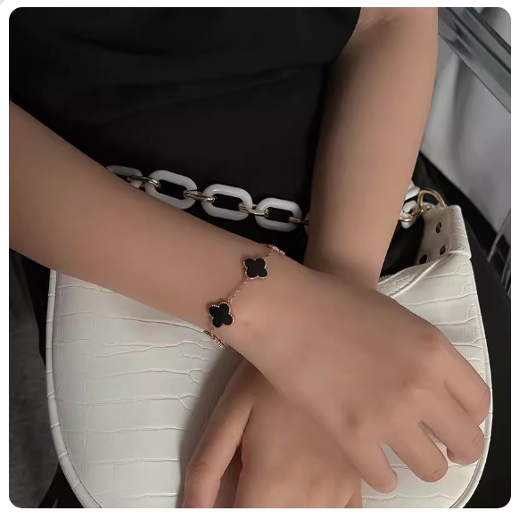 ブレスレット 四葉クローバー リバーシブル 両面 ブラック ホワイト