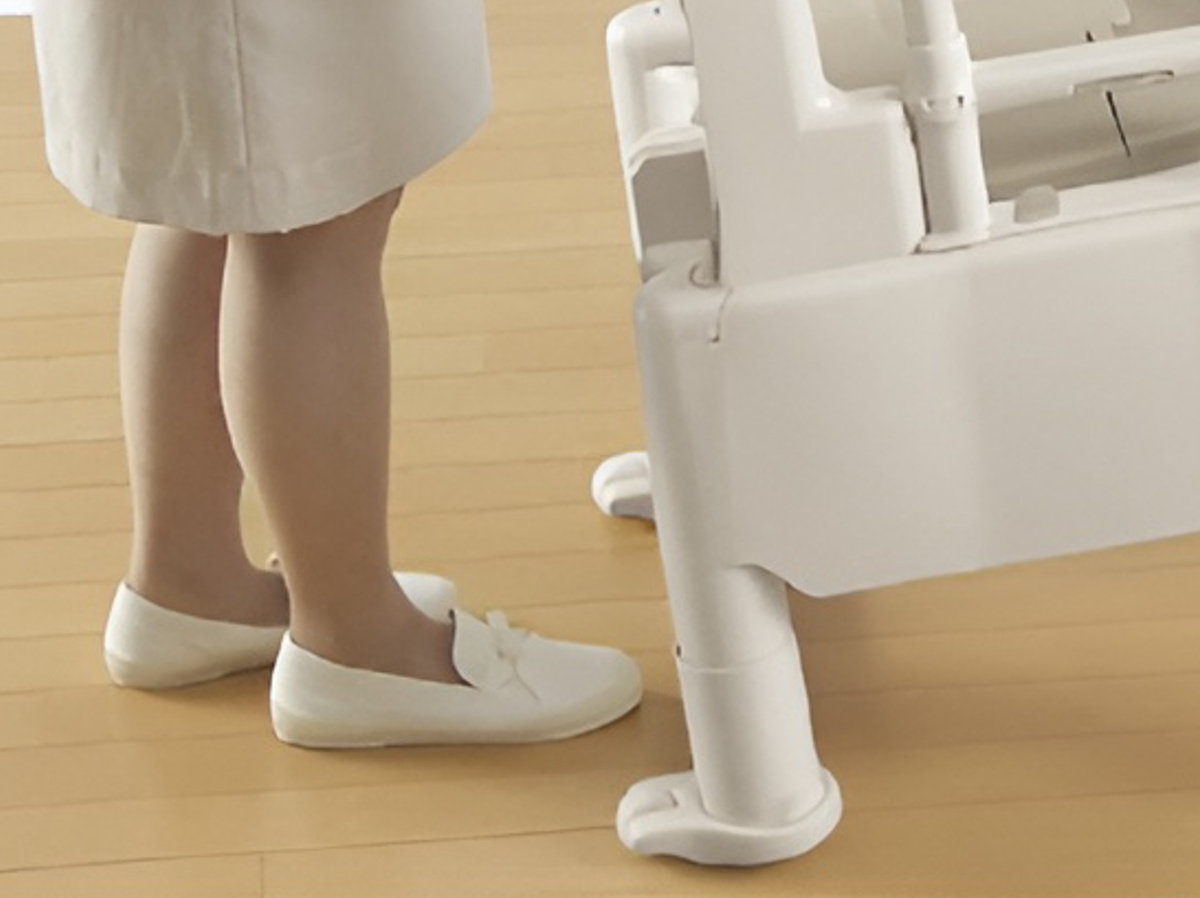 アロン化成 ポータブルトイレ 標準便座 キャスター付 介護用 ちびくま